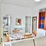 Ilha Centro Sul Ufsc, ar cond, estac, varanda, vista mar -até 6 pessoas