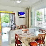 Ilha Centro Sul Ufsc, ar cond, estac, varanda, vista mar -até 6 pessoas